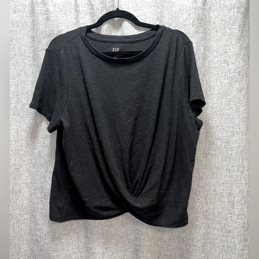 Gap twist front tee NWOT Xlarge